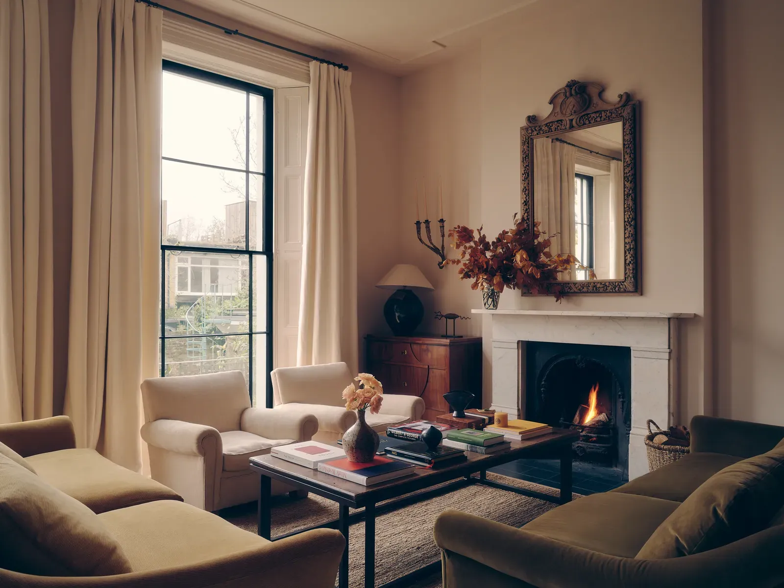 A quietly kept London drawing room